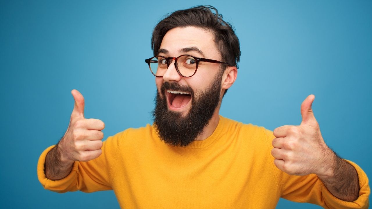 man-has-thumbs-up-for-social-proof – Ballen Blogger